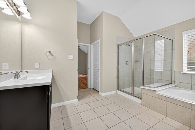 Building Photo - 17914 Logans Pine Dr