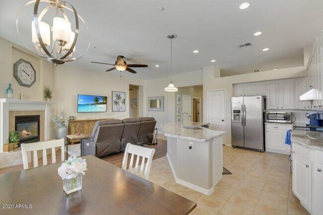 Building Photo - 10601 E Meadowhill Dr