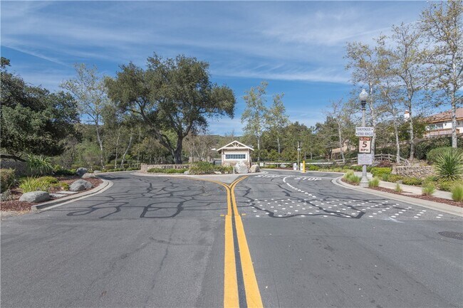 Building Photo - 27194 Red Maple St