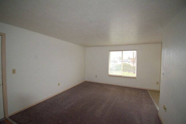 Building Photo - 125 E Elmore St