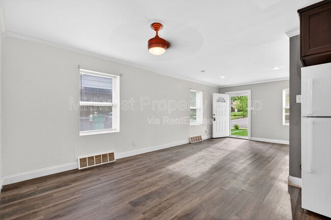 Building Photo - 2352 Rockdale Ave