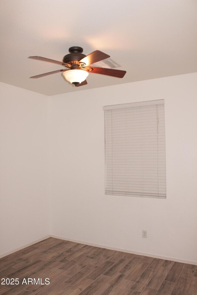 Building Photo - 4145 E Santa Fe Ln