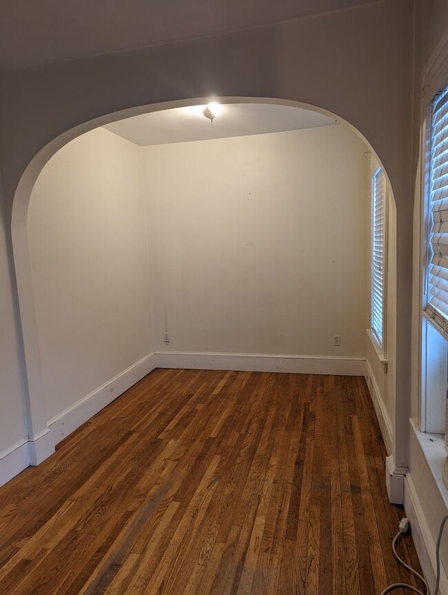 Building Photo - SEPTEMBER 1 Somerville Union Sq 1 BR with deck