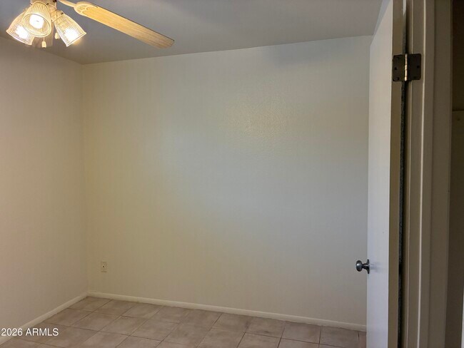 Building Photo - 1349 E Sahuaro Dr