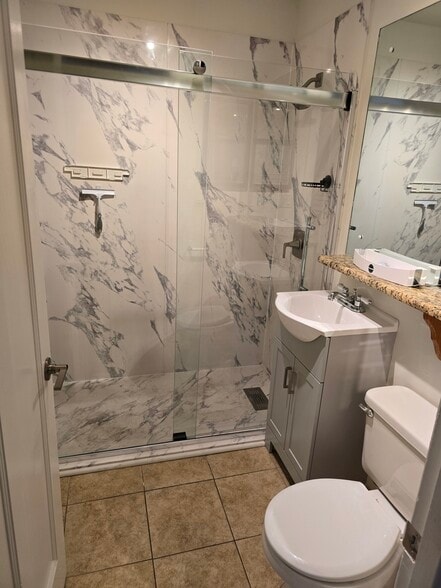 Building Photo - 127 N Northwest Hwy