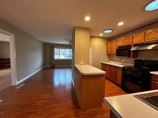 Building Photo - 5508 S Stough St