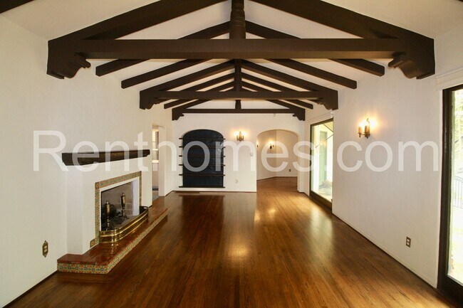 Building Photo - 2244 Plum St