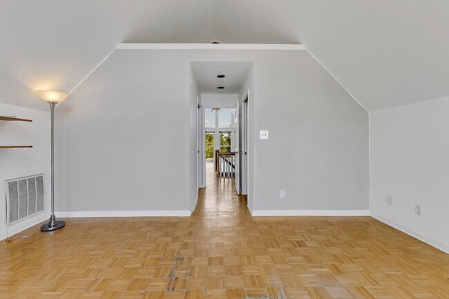 Building Photo - 272 Rio Vista Dr