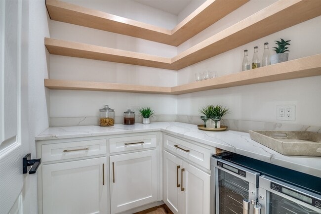 Building Photo - 200 Krohn Ct
