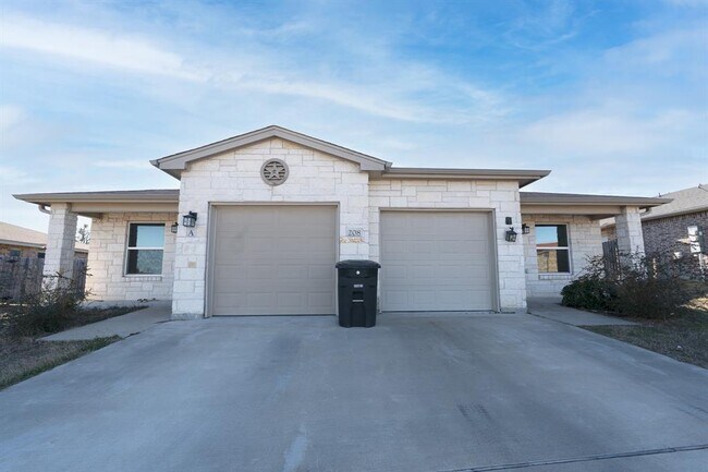 Building Photo - 208 Lowes Blvd