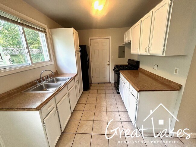Building Photo - Beautiful 2 bedroom / 1 bathroom house ava...