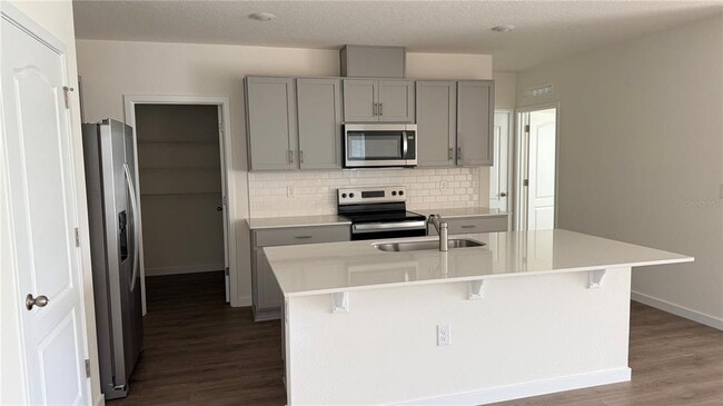 Building Photo - 2046 Walnut Crk Dr