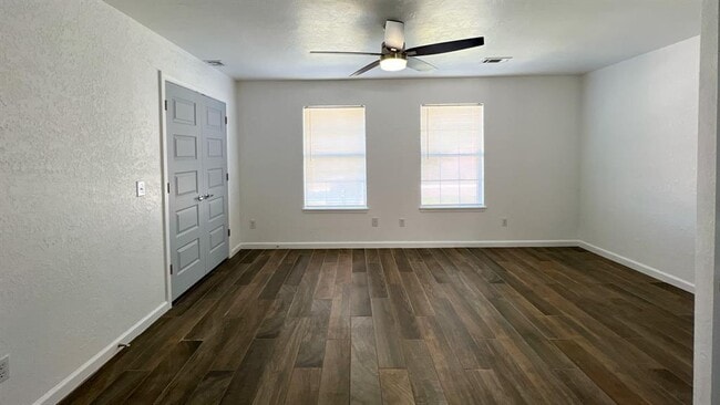 Building Photo - 8401 Azurewood Dr