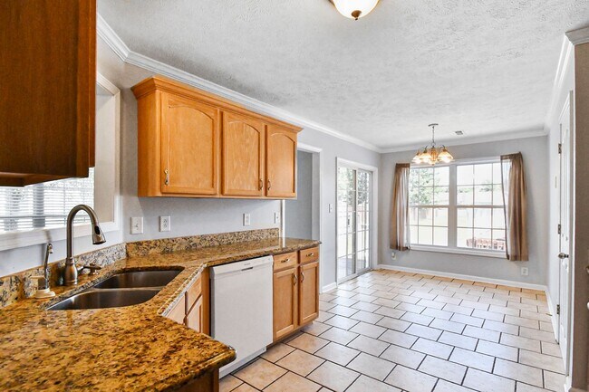 Building Photo - Three Bedroom with Bonus and Pool!