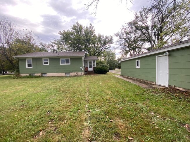 Building Photo - 3809 Southland Dr