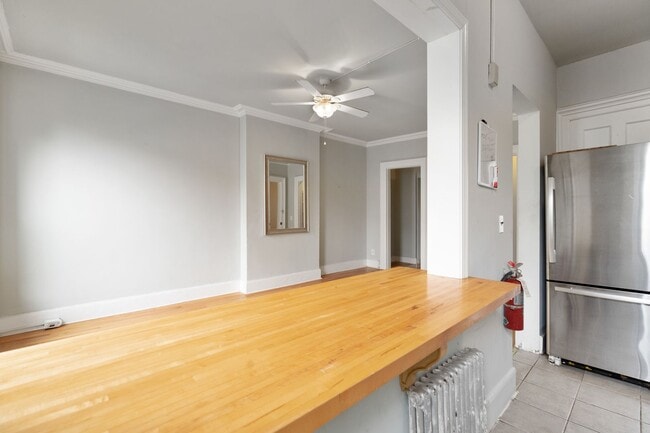 Building Photo - 277 Crown St