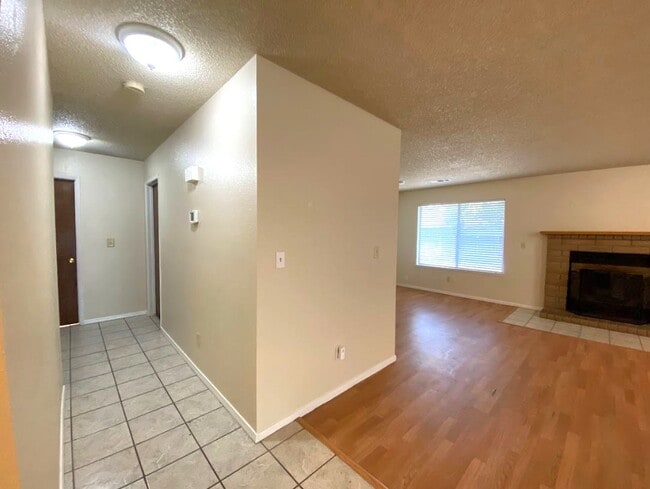 Building Photo - 2911 Winners Cir