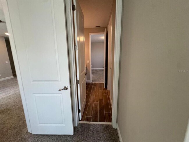 Building Photo - 16405 Silver Brk Wy