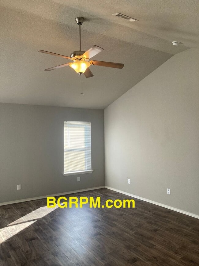 Building Photo - 3 BD, 2 BA, Home in Cabot