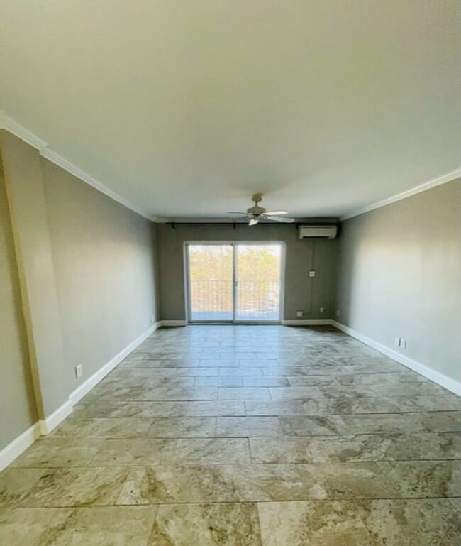 Building Photo - Myers Park Condo, Move-In Ready! All utili...