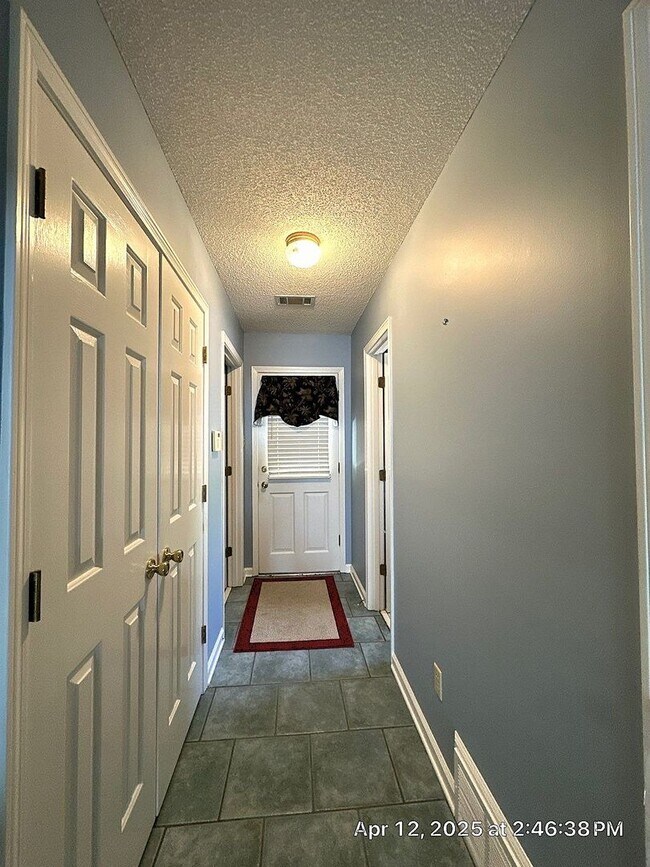 Building Photo - Gorgeous Home on the Lake in Lakeland!!
