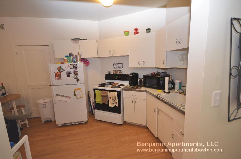 Building Photo - 1583 Beacon St