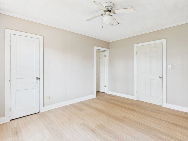 Building Photo - 3 Bedroom, 1 Bathroom NOW Available!