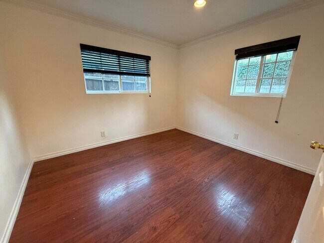 Building Photo - 1200 Laveta Terrace