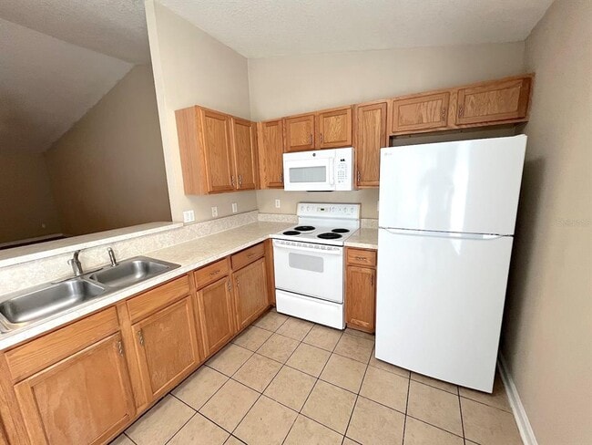 Building Photo - 4 Eton Ln