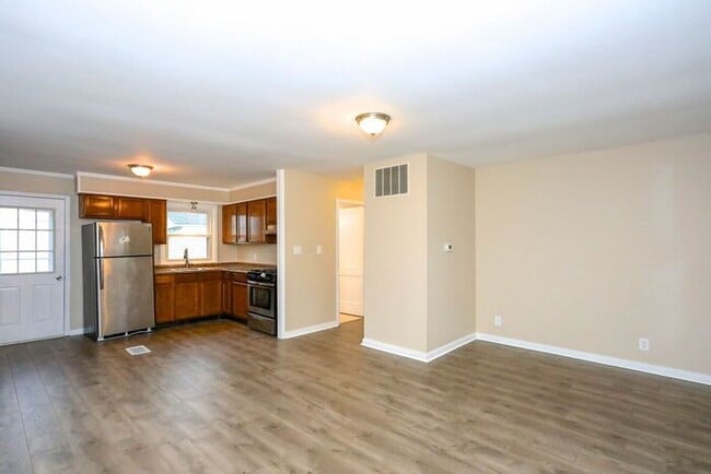 Building Photo - 2 Bedroom in Lawrence