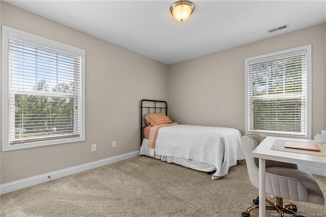 Building Photo - 789 Equestrian Way
