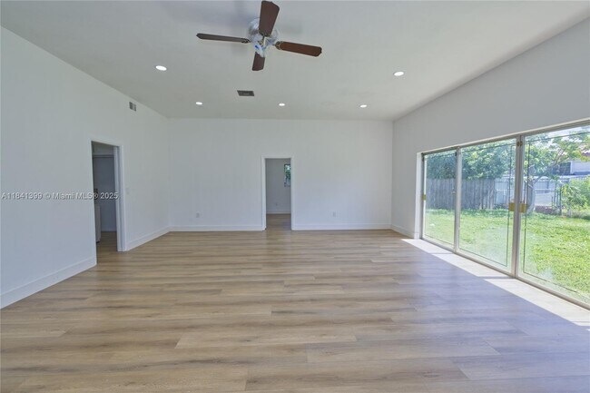Building Photo - 1411 SW 82nd Ct