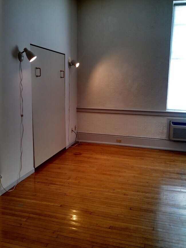 Building Photo - The Uptown Lofts 110