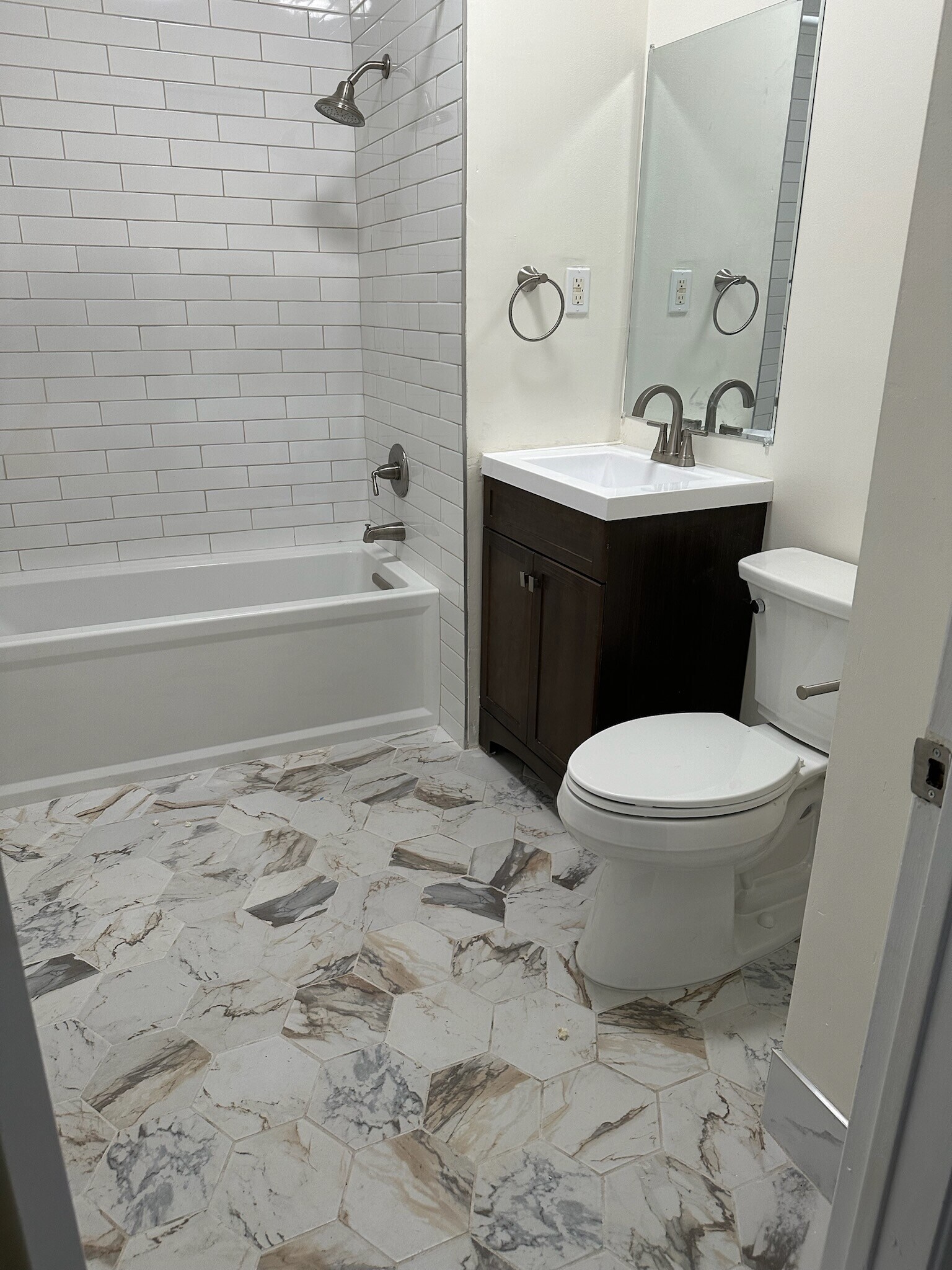 Building Photo - 177 Avenel St