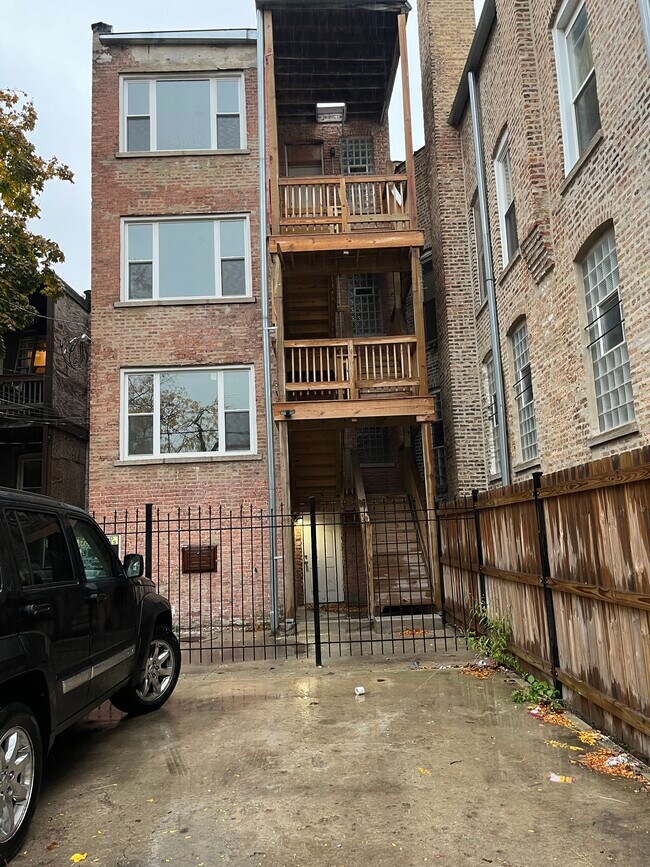 Building Photo - 4209 W Jackson Blvd