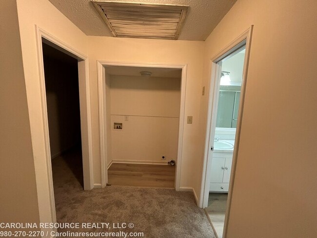 Building Photo - 4535 Dawnwood Dr