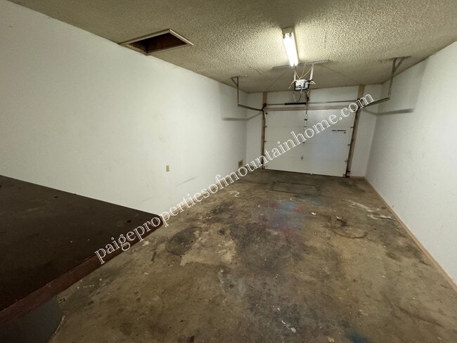 Building Photo - 513 E 13th St