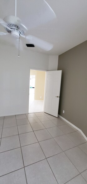 Building Photo - 407 Crossfield Cir