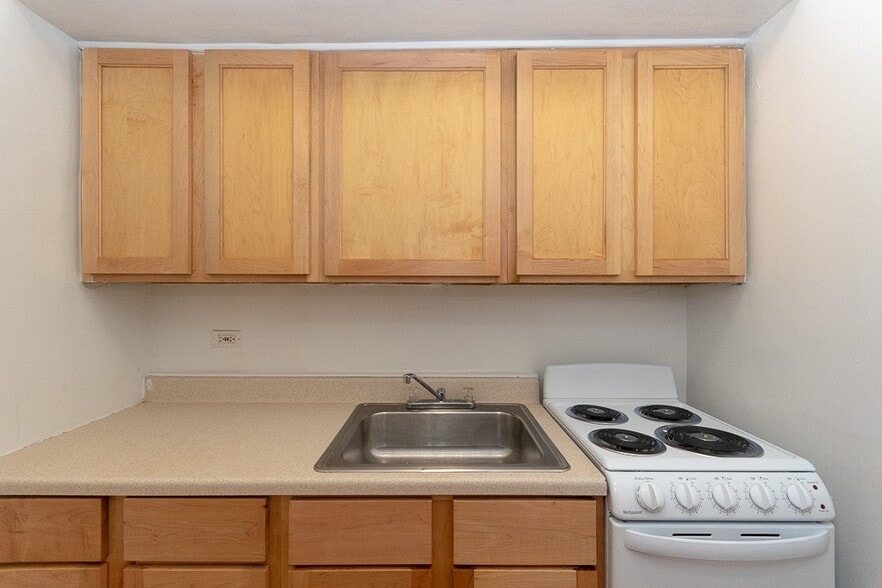 Building Photo - 562 W Arlington Pl