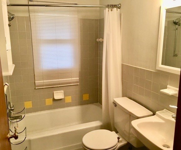 Bathroom - 4206 Valley View Rd