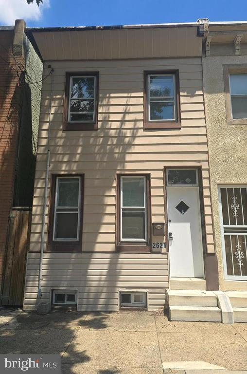 Building Photo - 2621 E Monmouth St