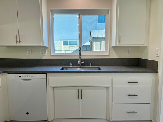 Building Photo - 6069 Lake Nadine Pl