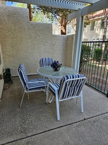 Back patio - 5252 Sunny Beach Ln