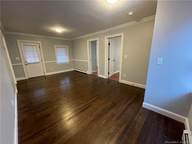 Building Photo - 324 Main St