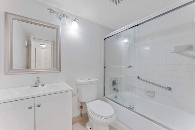 Building Photo - 537 Shady Pine Way