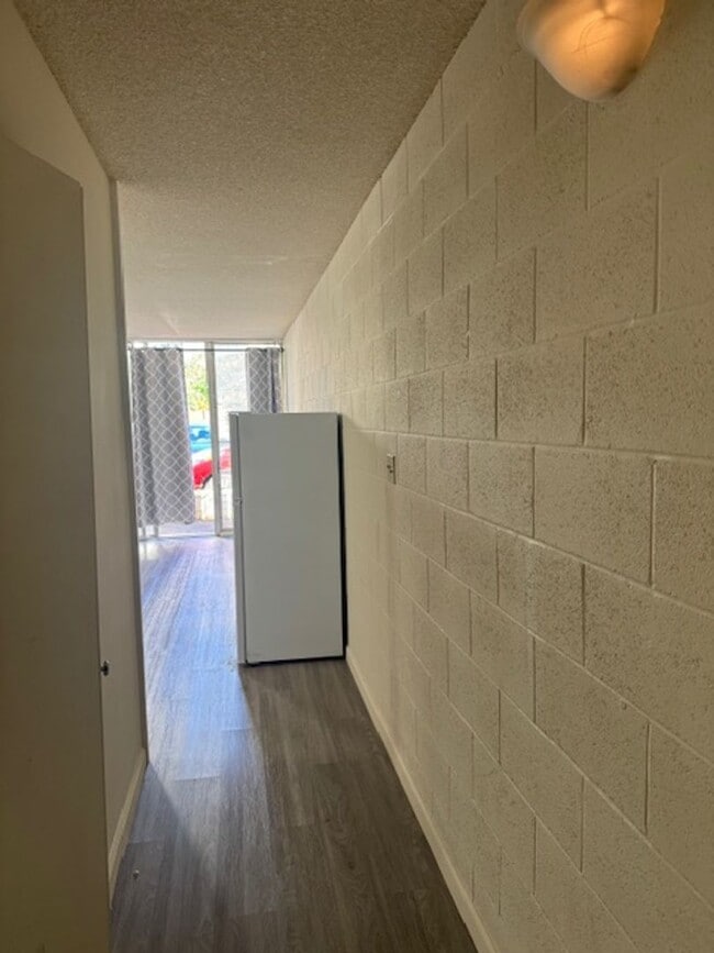 Building Photo - Likini West Studio Unit. Salt Lake Neighbo...