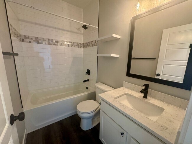 Building Photo - ** SECURITY DEPOSIT SPECIAL** 5 bedroom 3 bath in SW Lincoln