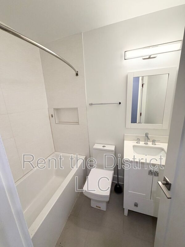 Building Photo - 1605 F St NE