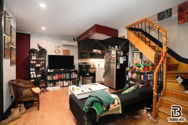 Building Photo - 3 bedroom in BROOKLYN NY 11233