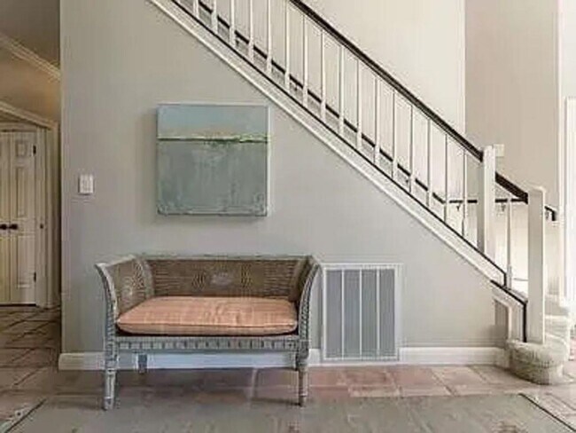 Building Photo - 5607 Courtyard Dr